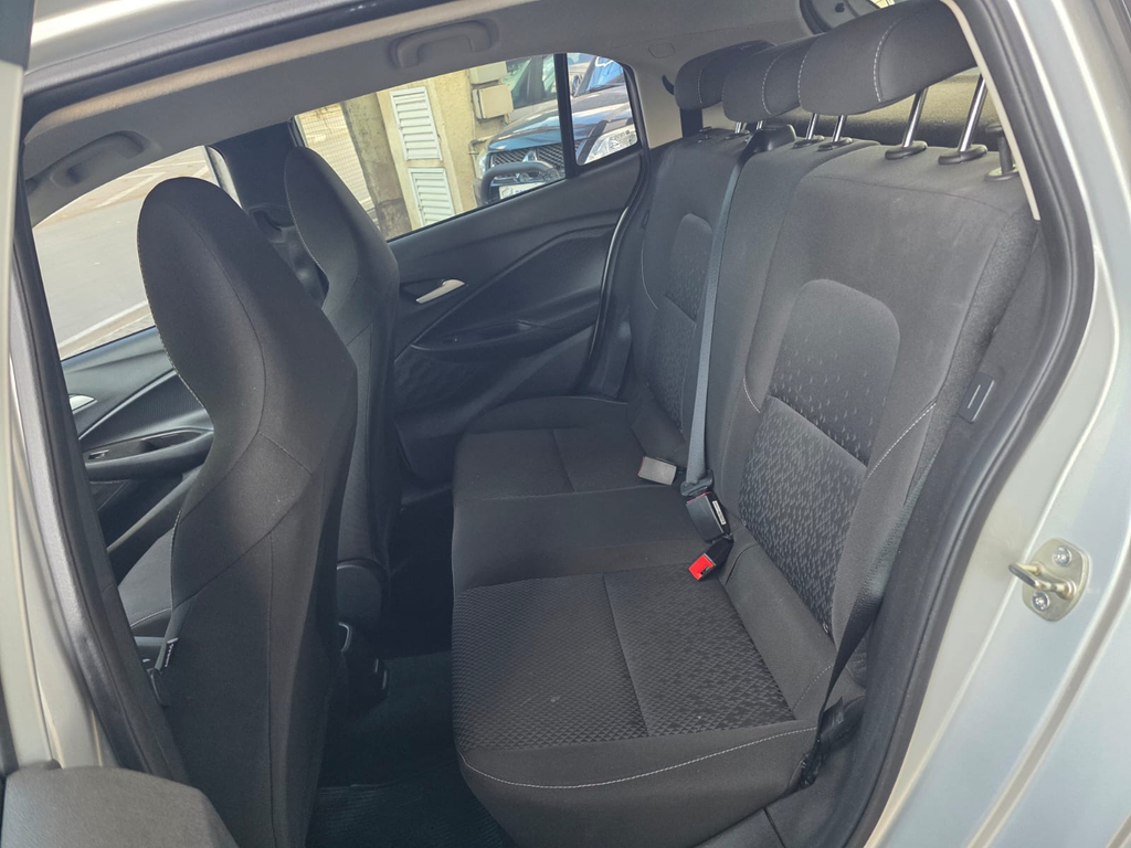 Chevrolet Onix Prata