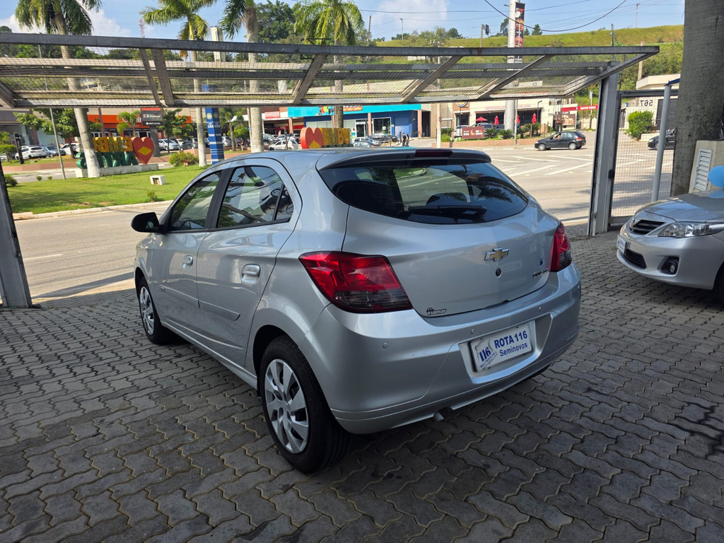 Chevrolet Onix Prata