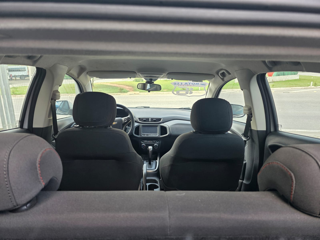 Chevrolet Onix Prata