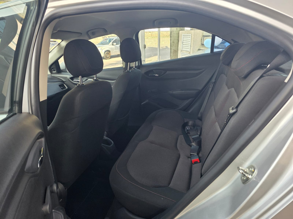 Chevrolet Onix Prata