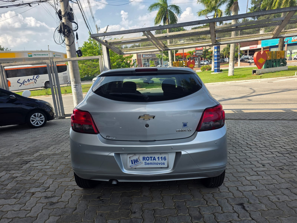 Chevrolet Onix Prata
