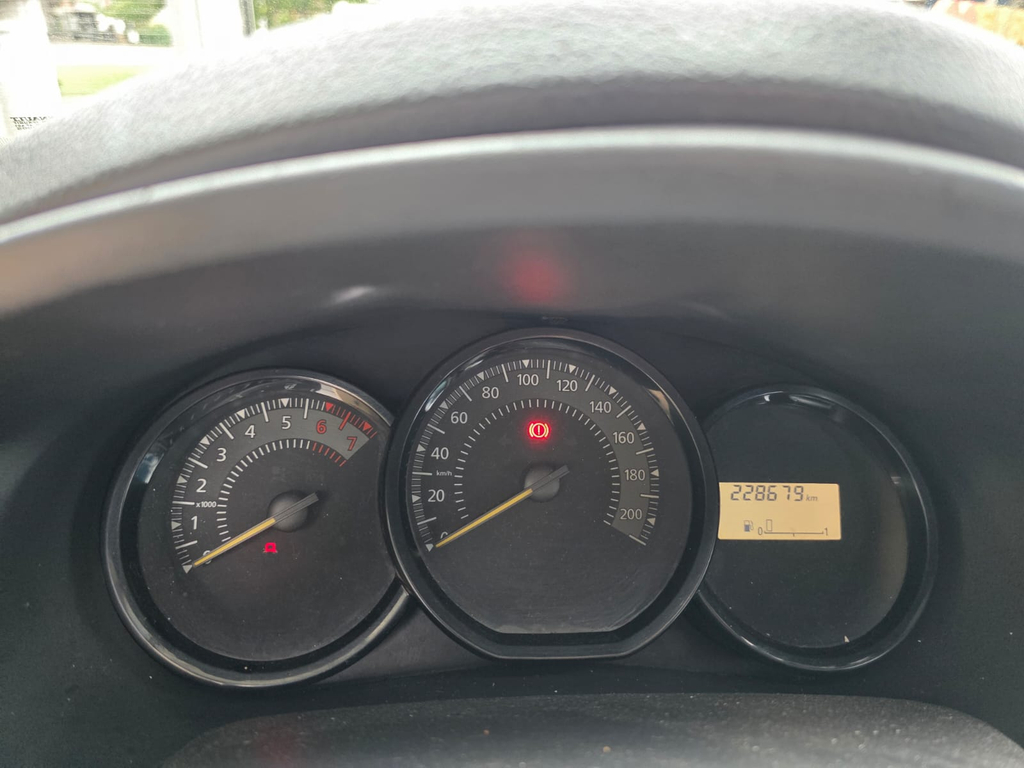 Renault Sandero Prata