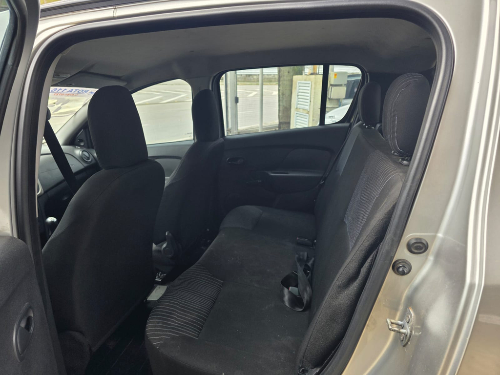 Renault Sandero Prata