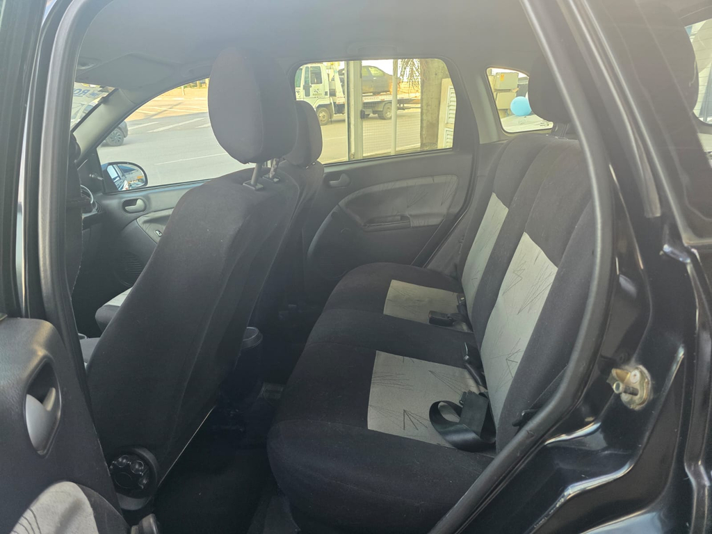 Ford Fiesta Hatch Preto