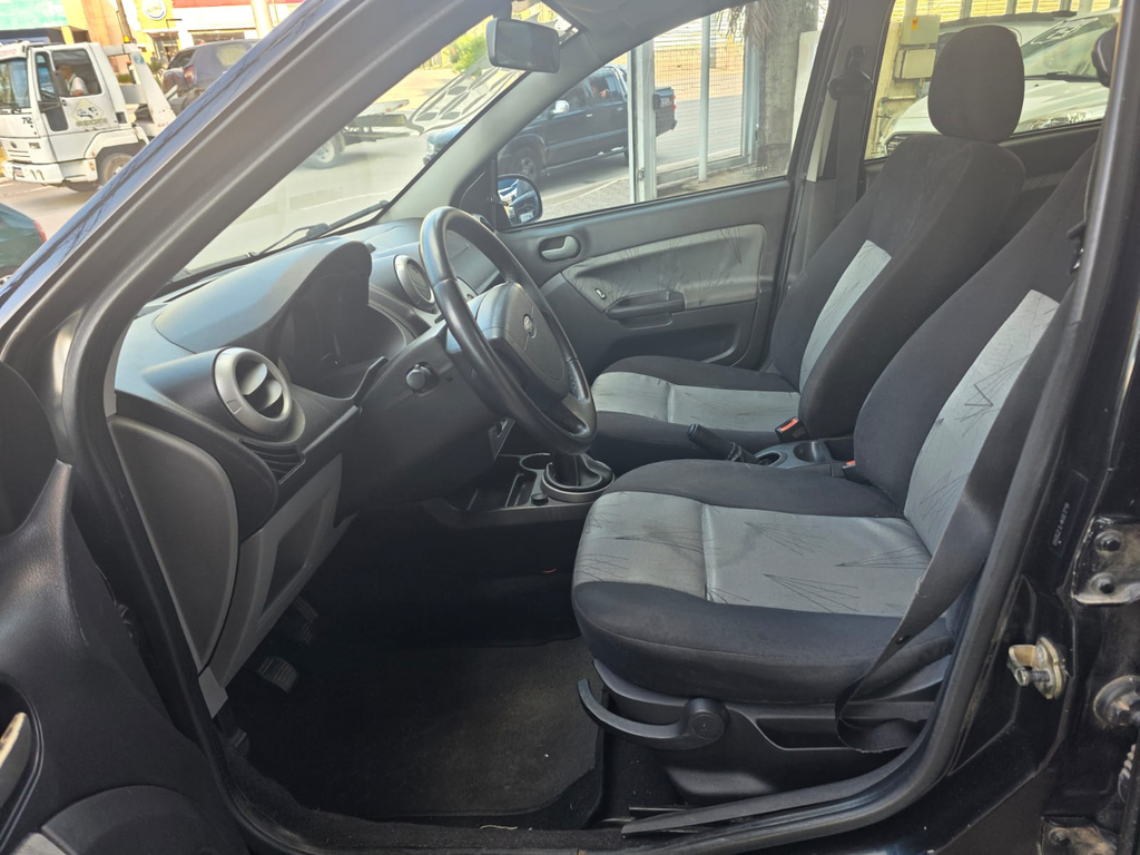 Ford Fiesta Hatch Preto