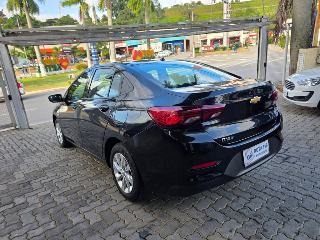 Chevrolet Onix Sedan Preto