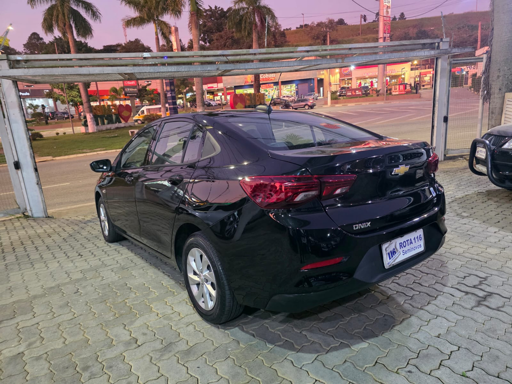 Chevrolet Onix Sedan Preto