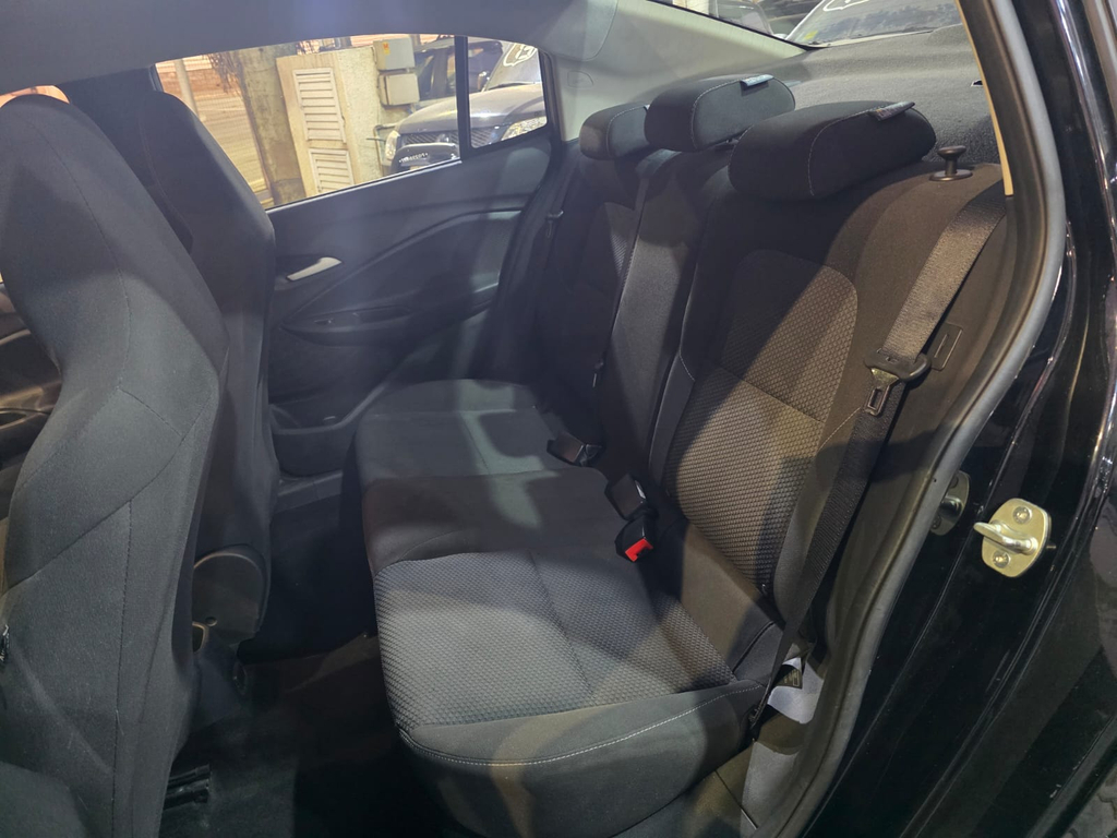Chevrolet Onix Sedan Preto