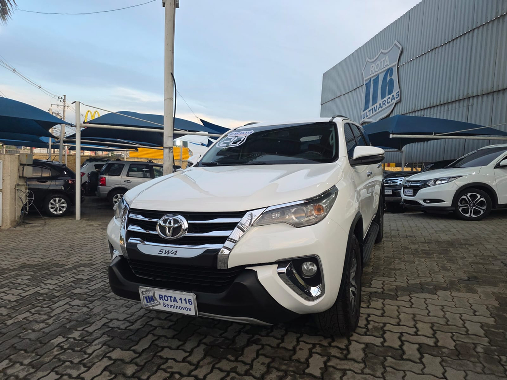 Toyota Hilux SW4 Branco