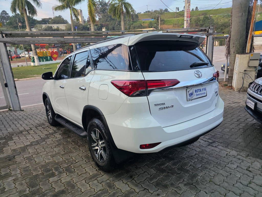 Toyota Hilux SW4 Branco