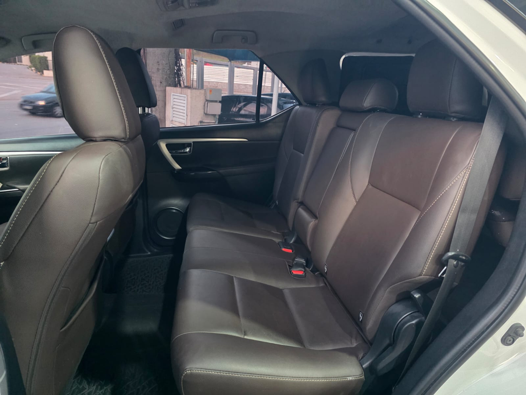 Toyota Hilux SW4 Branco