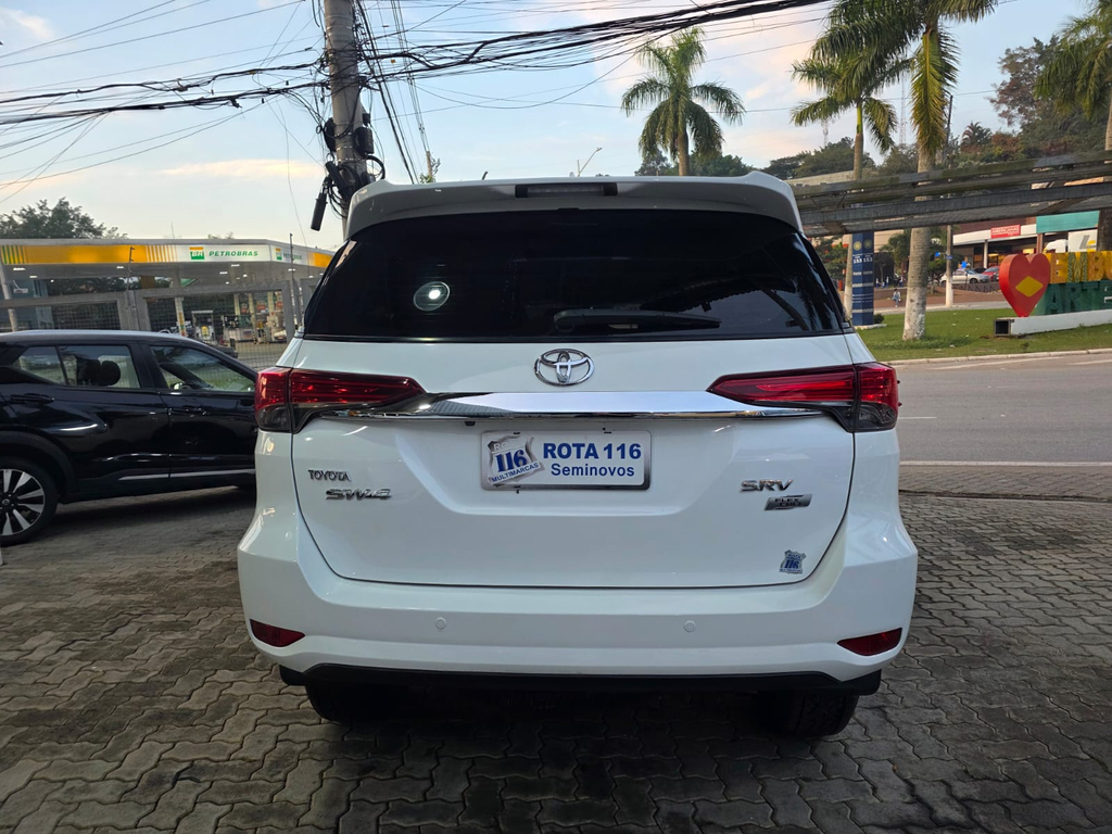 Toyota Hilux SW4 Branco