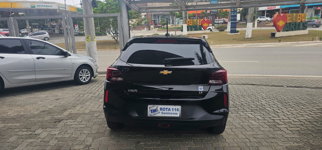 Chevrolet Onix Preto