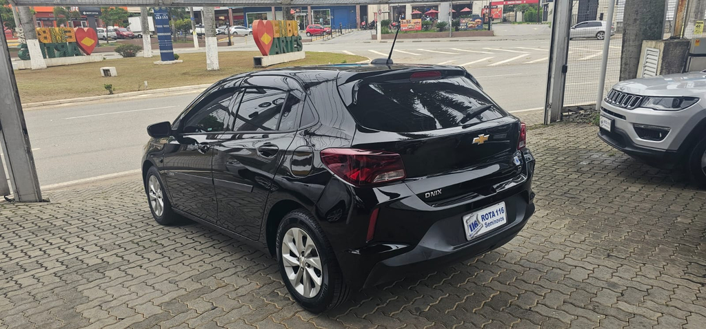Chevrolet Onix Preto