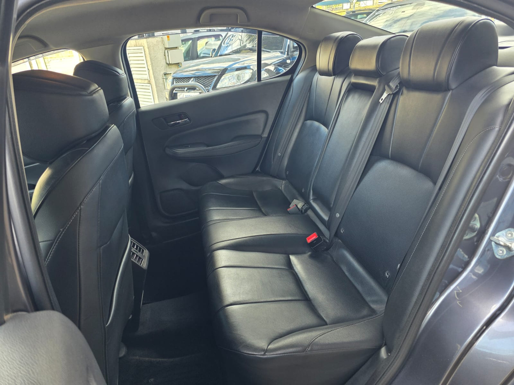 Honda City Cinza