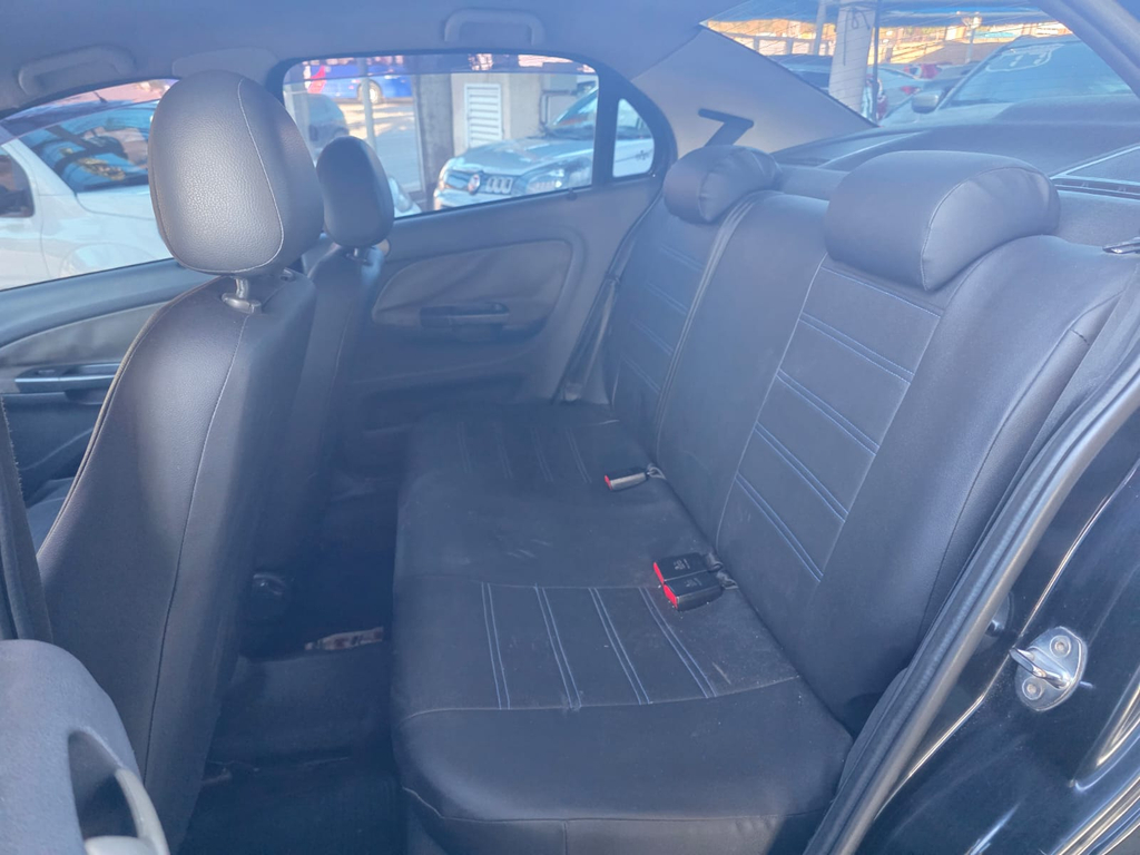 Volkswagen Voyage Preto