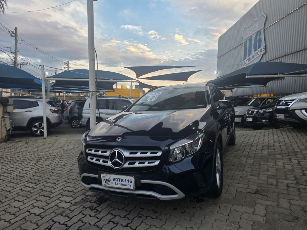 Mercedes Benz GLA-200
