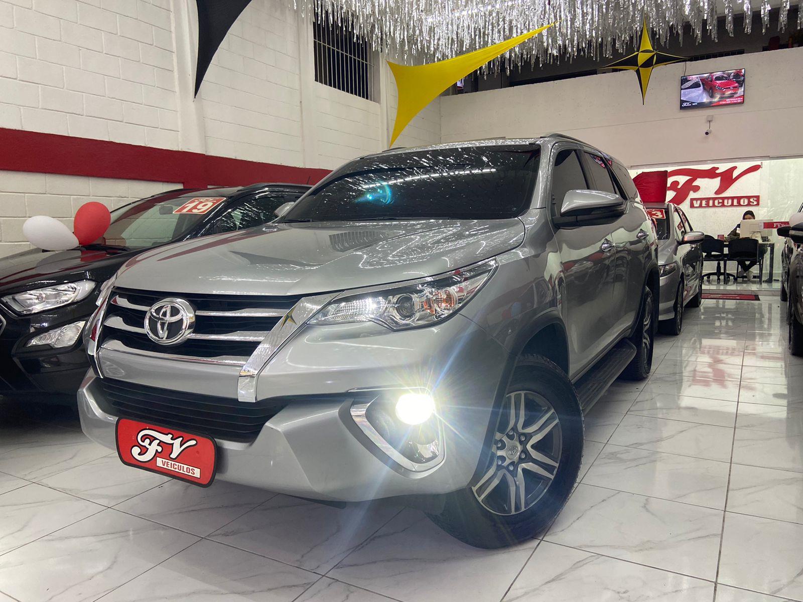 Toyota Hilux SW4 Prata