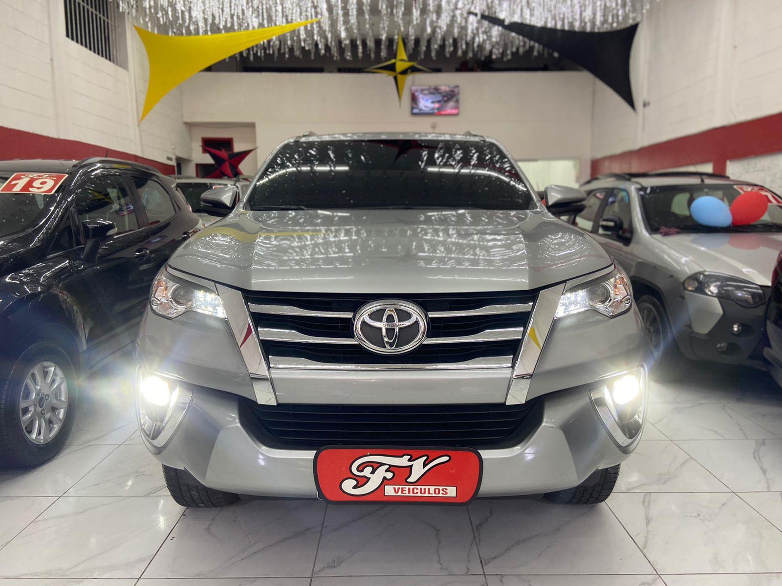 Toyota Hilux SW4 Prata