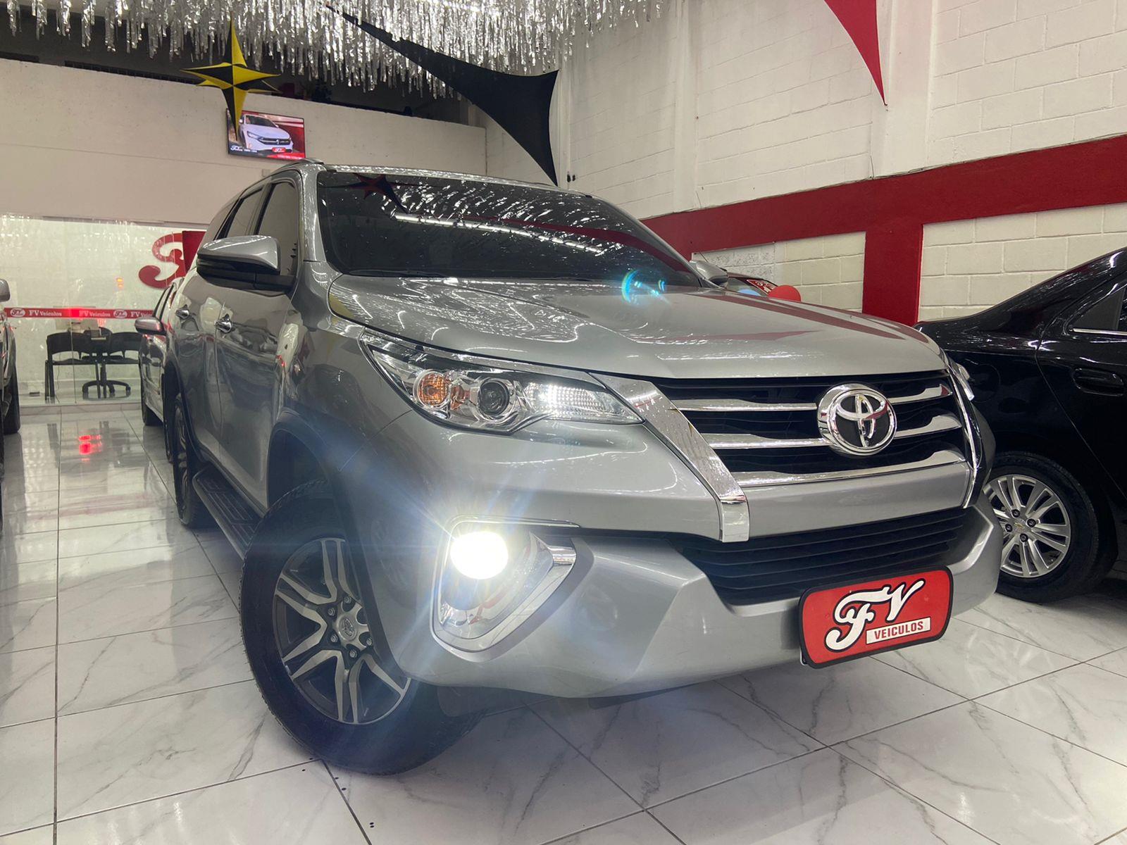 Toyota Hilux SW4 Prata