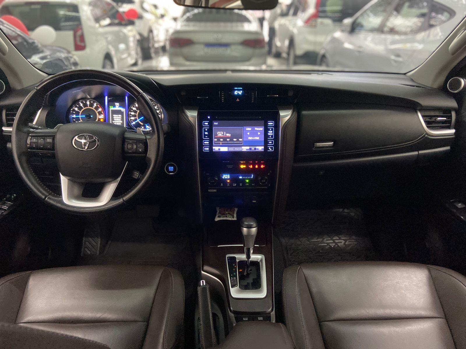 Toyota Hilux SW4 Prata
