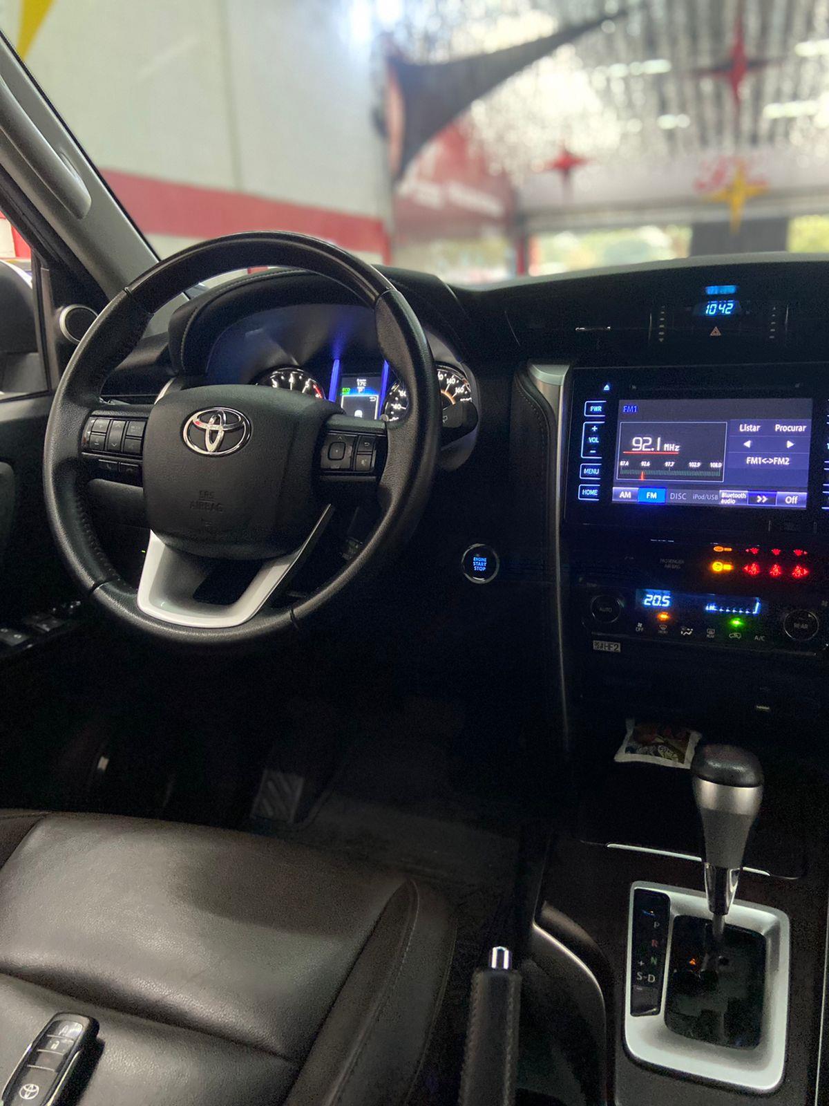 Toyota Hilux SW4 Prata