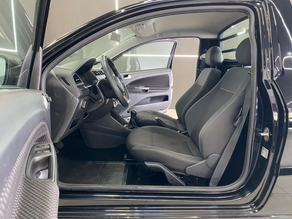 Volkswagen Saveiro Preto