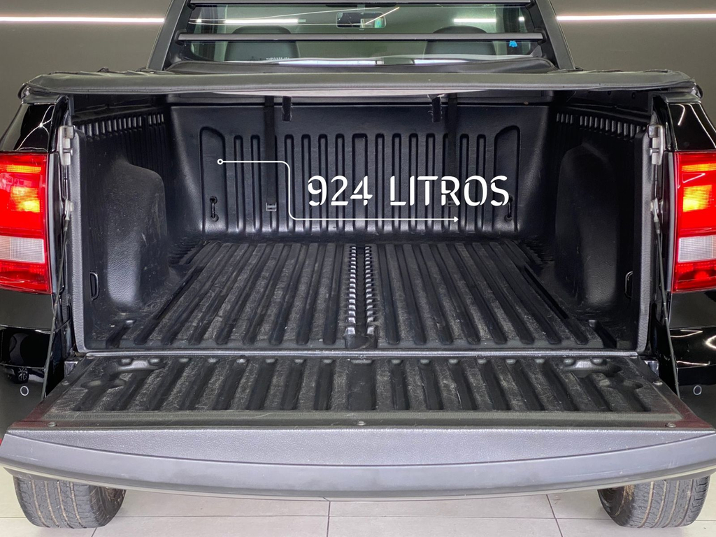 Volkswagen Saveiro Preto