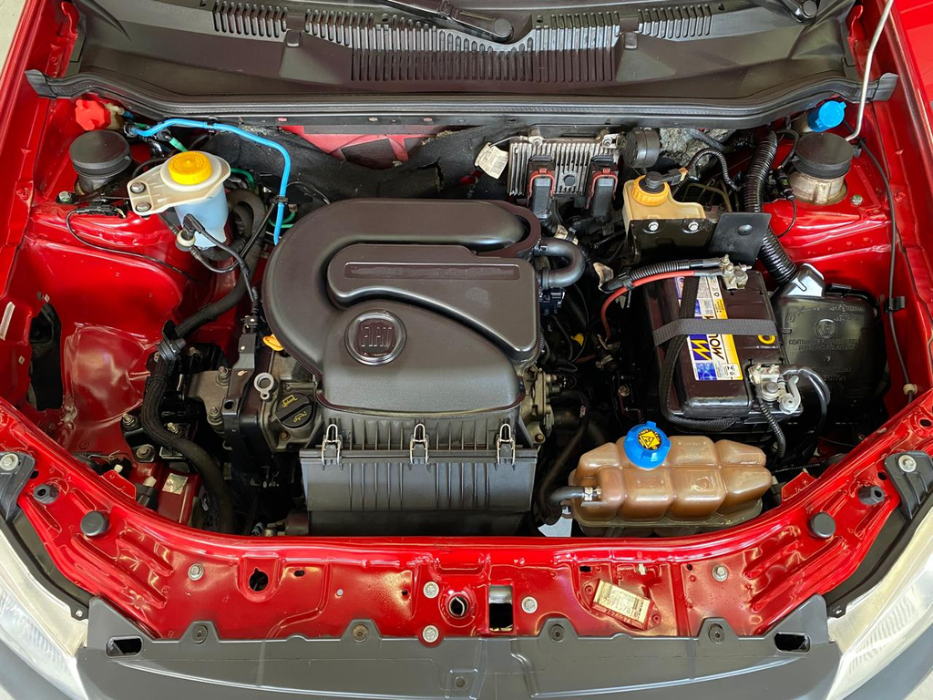 Fiat Strada Vermelho