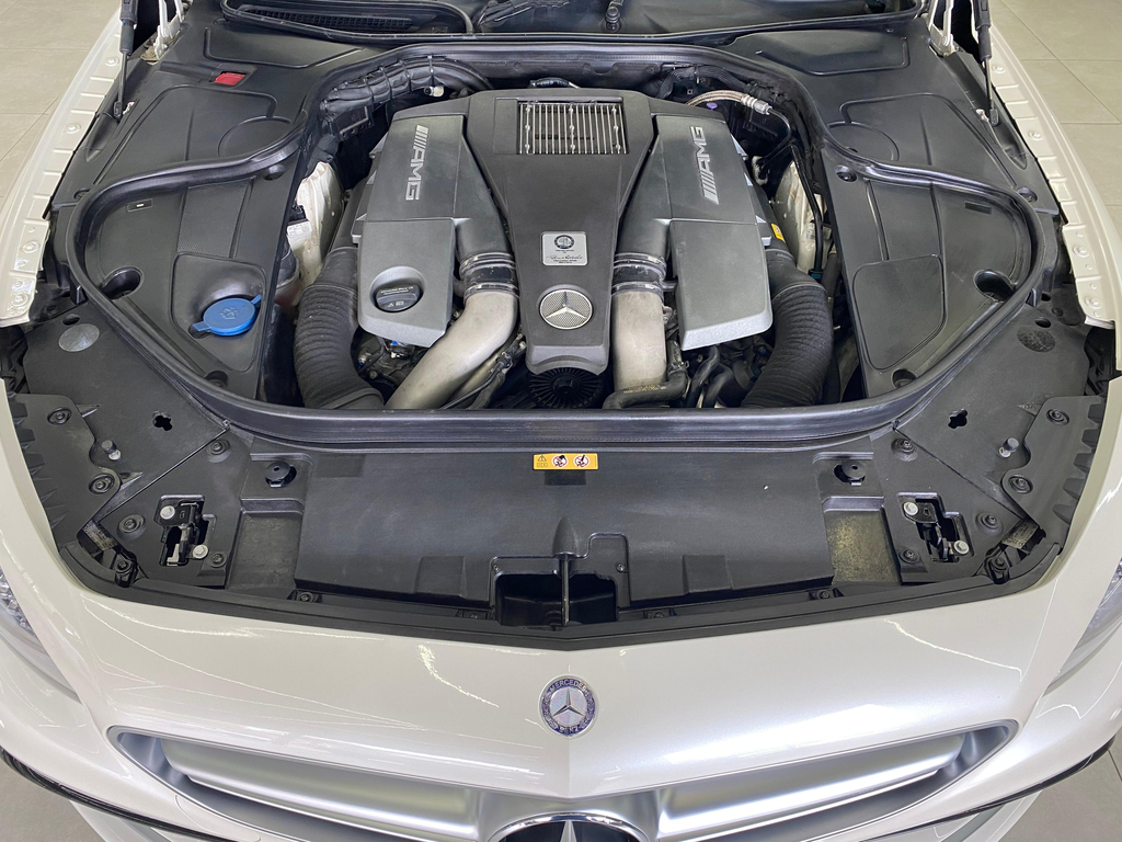 Mercedes Benz S-63 AMG Branco