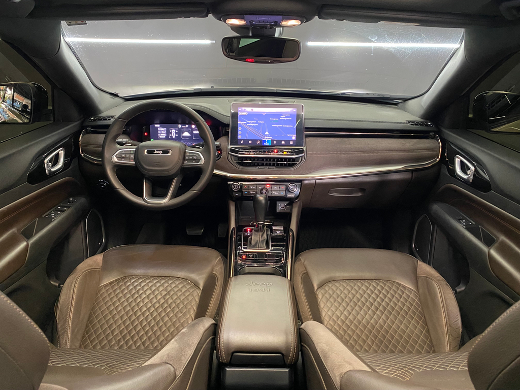 Jeep Commander Dourado