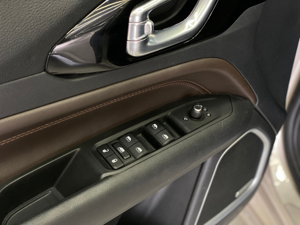 Jeep Commander Dourado