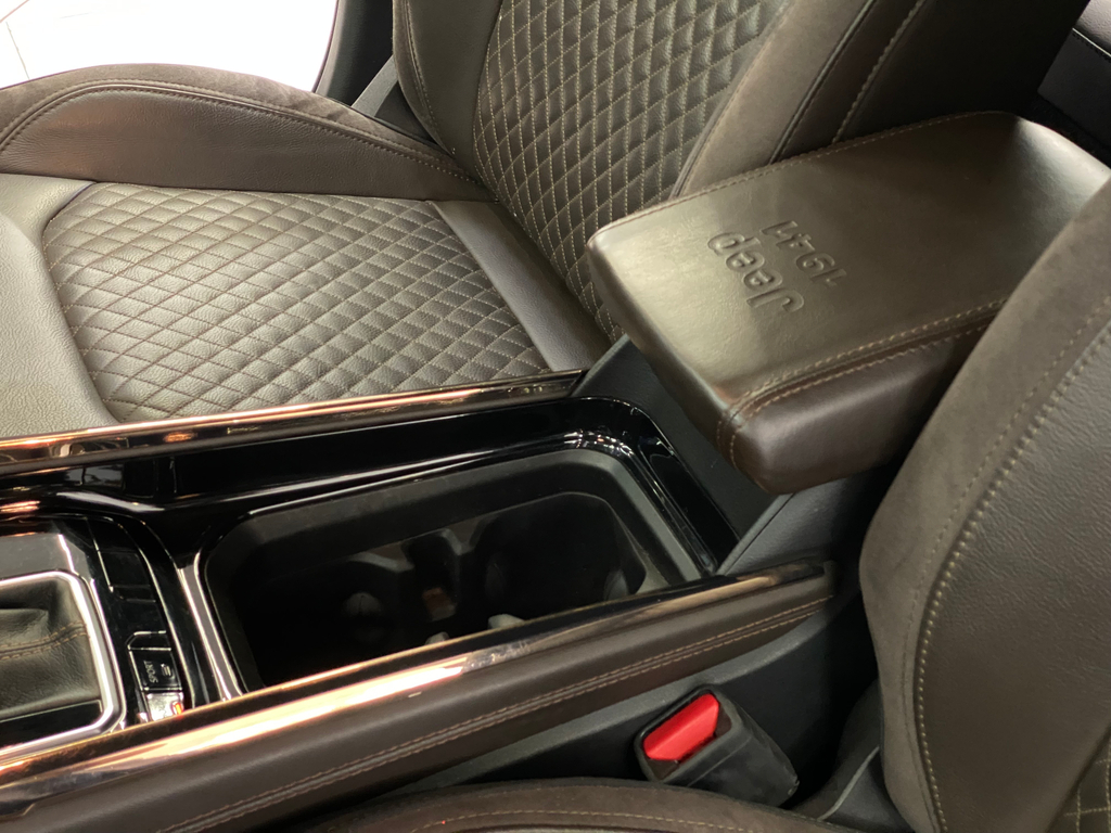 Jeep Commander Dourado