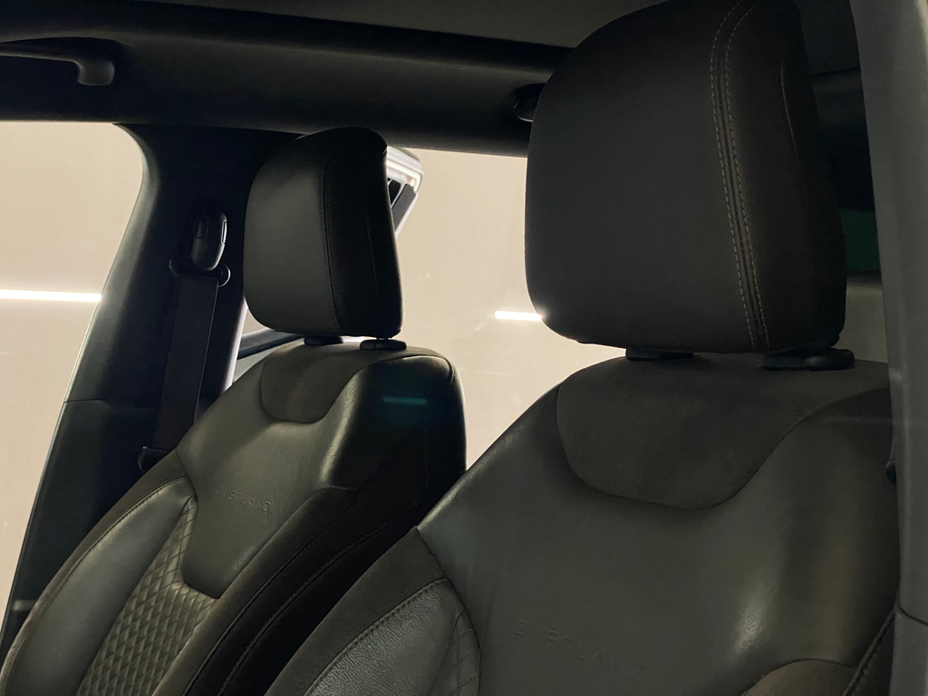 Jeep Commander Dourado