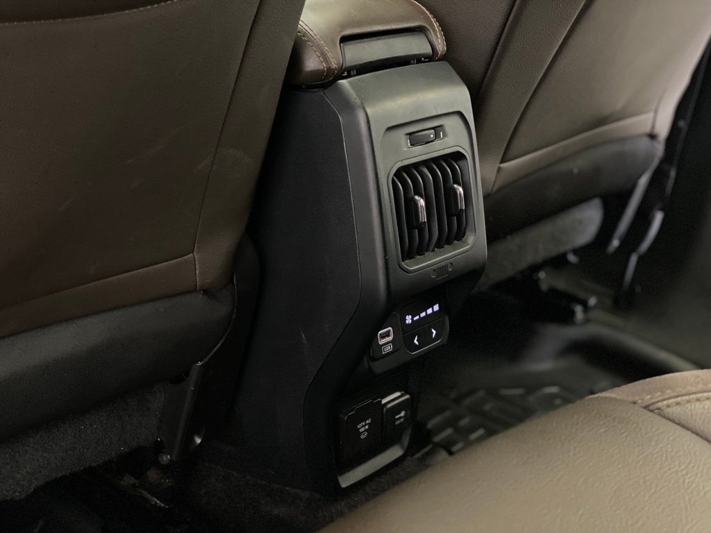 Jeep Commander Dourado