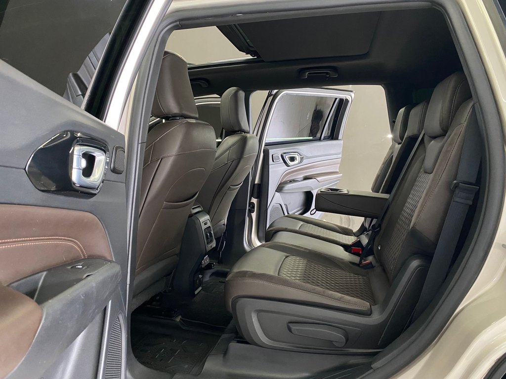 Jeep Commander Dourado