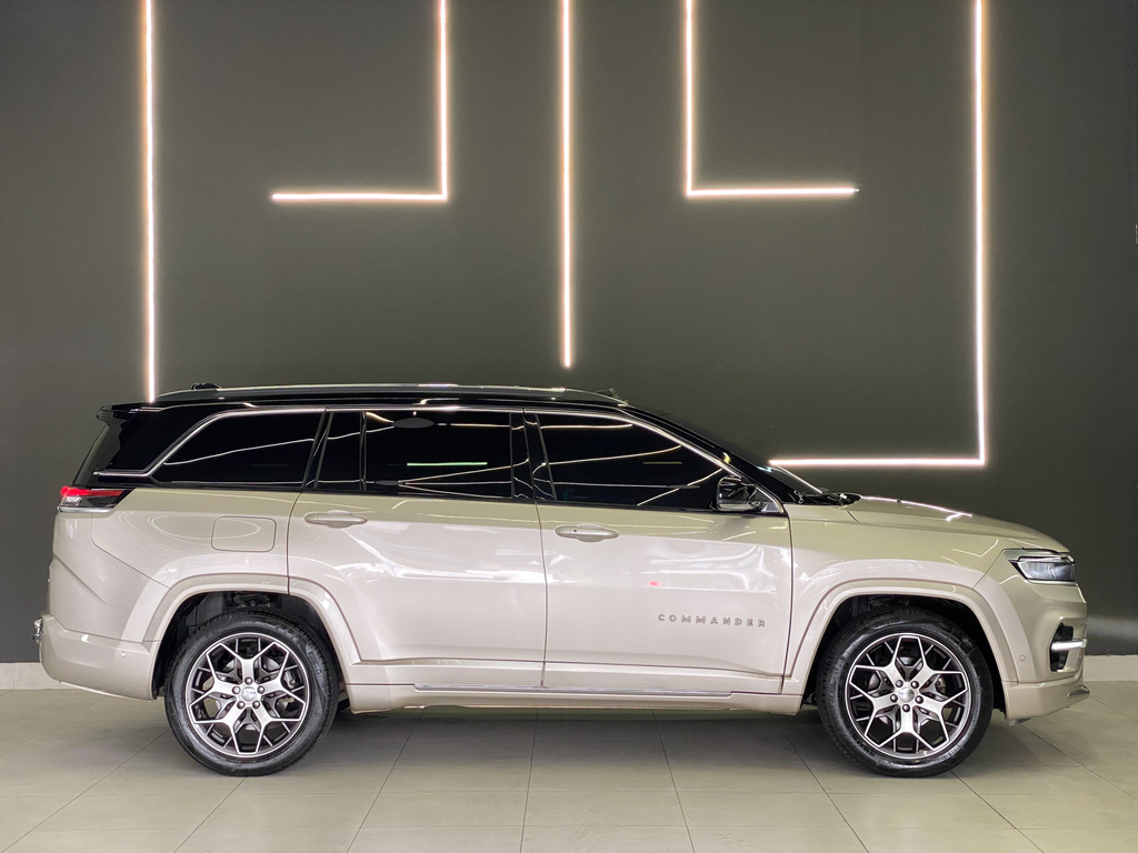 Jeep Commander Dourado
