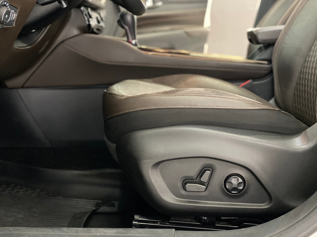 Jeep Commander Dourado