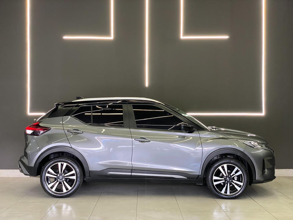Nissan Kicks Cinza