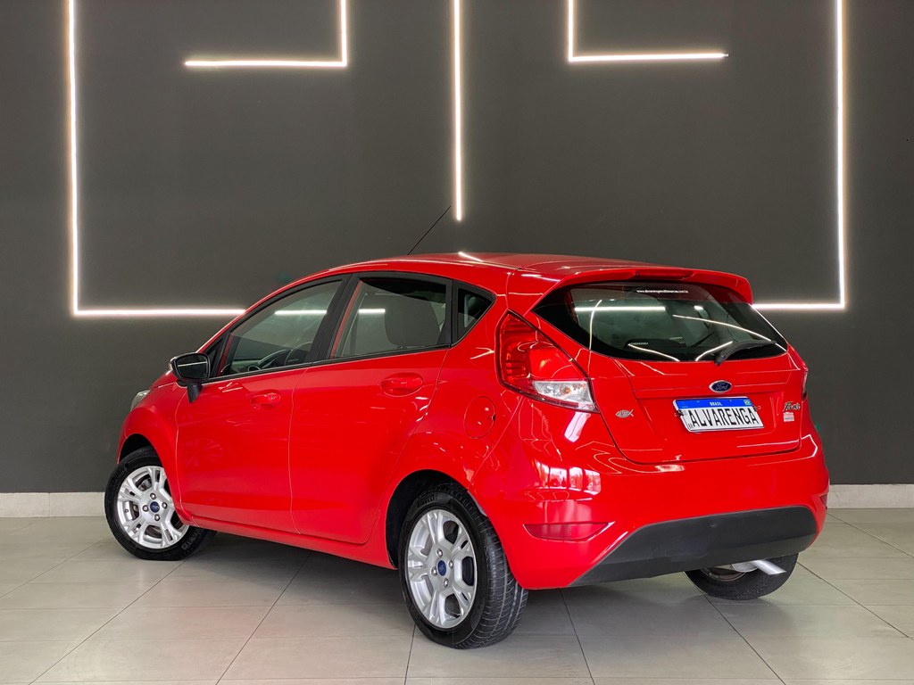 Ford Fiesta Hatch Vermelho