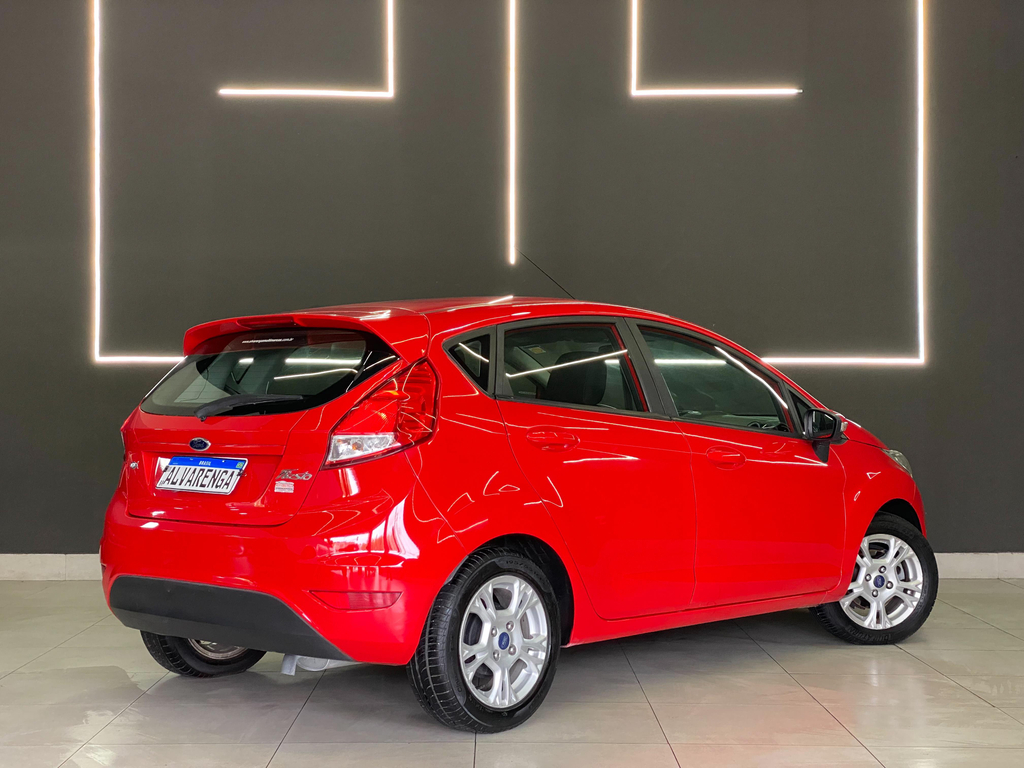Ford Fiesta Hatch Vermelho