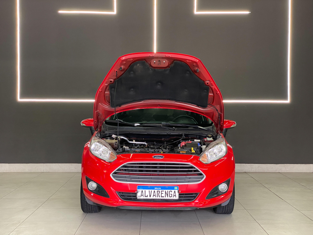 Ford Fiesta Hatch Vermelho