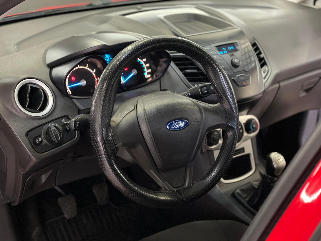 Ford Fiesta Hatch Vermelho