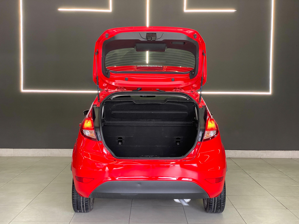 Ford Fiesta Hatch Vermelho
