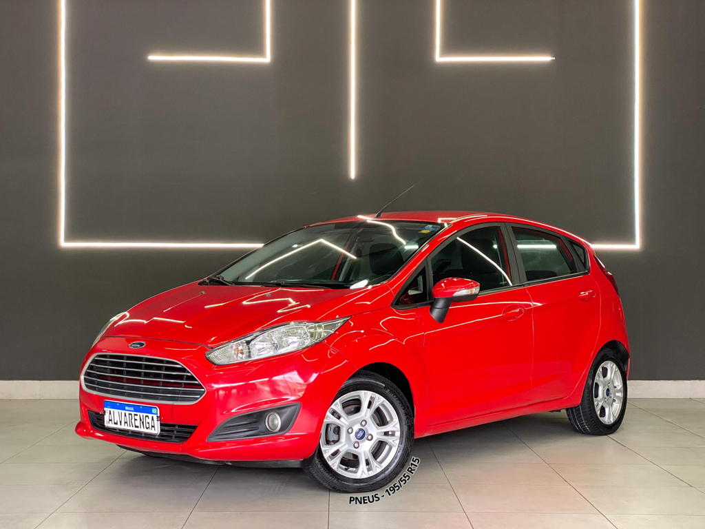Ford Fiesta Hatch Vermelho