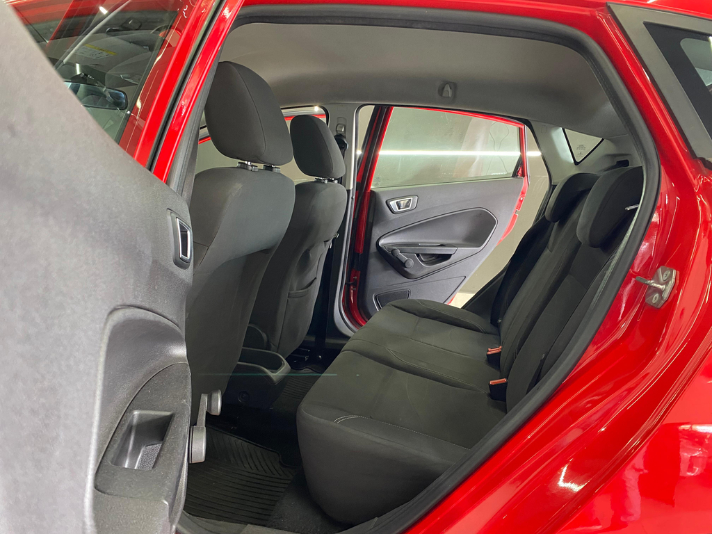 Ford Fiesta Hatch Vermelho