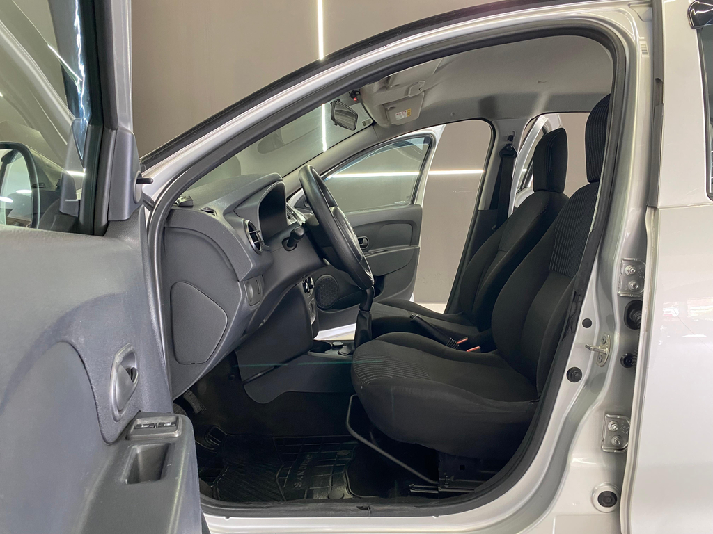 Renault Sandero Prata