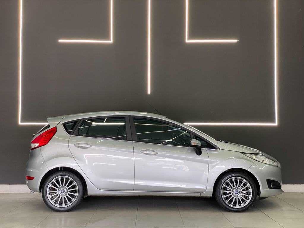 Ford New Fiesta Hatch Prata