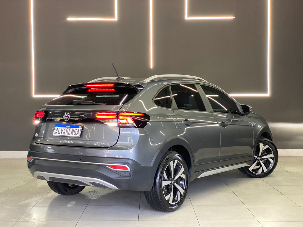 Volkswagen Nivus Cinza