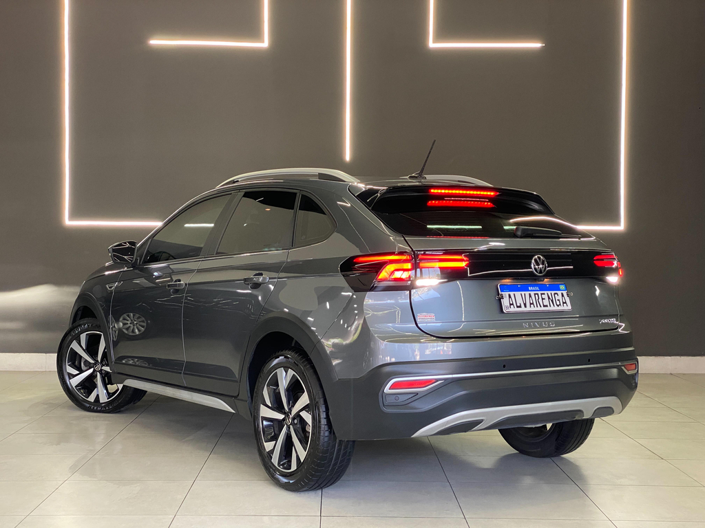 Volkswagen Nivus Cinza